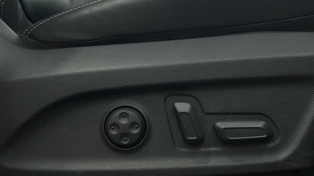 2023 LDV D90 Executive (2WD), Automatic, 26817 km, Drivers Side Adjustment Panel