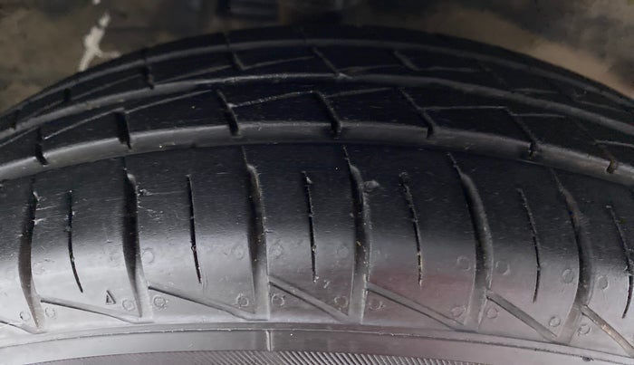 2017 Maruti Alto 800 LXI, Petrol, Manual, 49,691 km, Right Front Tyre Tread