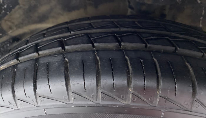 2017 Maruti Alto 800 LXI, Petrol, Manual, 49,691 km, Left Front Tyre Tread