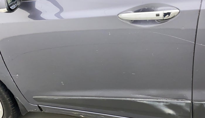 2013 Hyundai Grand i10 SPORTZ 1.1 CRDI, Diesel, Manual, 1,09,085 km, Front passenger door - Minor scratches