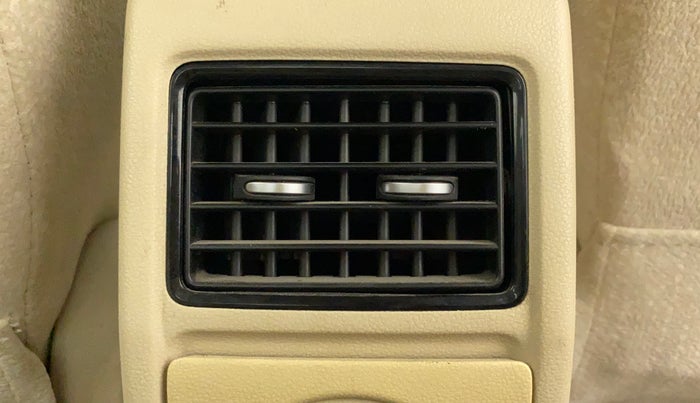 2011 Volkswagen Vento TRENDLINE 1.6, Petrol, Manual, 47,819 km, Rear AC Vents