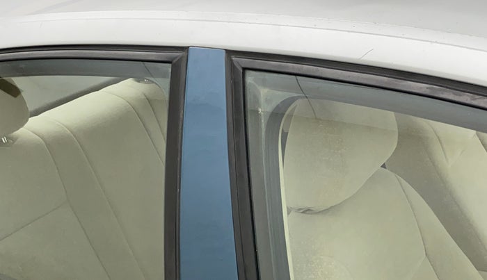 2011 Volkswagen Vento TRENDLINE 1.6, Petrol, Manual, 47,819 km, Right B pillar - Minor scratches