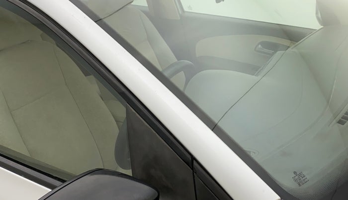 2011 Volkswagen Vento TRENDLINE 1.6, Petrol, Manual, 47,819 km, Right A pillar - Paint is slightly faded