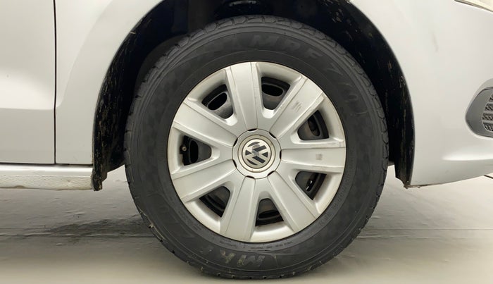 2011 Volkswagen Vento TRENDLINE 1.6, Petrol, Manual, 47,819 km, Right Front Wheel