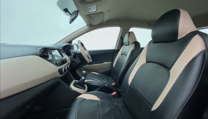 2017 Hyundai Grand i10 Sportz(O) 1.2 MT, Petrol, Manual, 35,500 km, Right Side Front Door Cabin