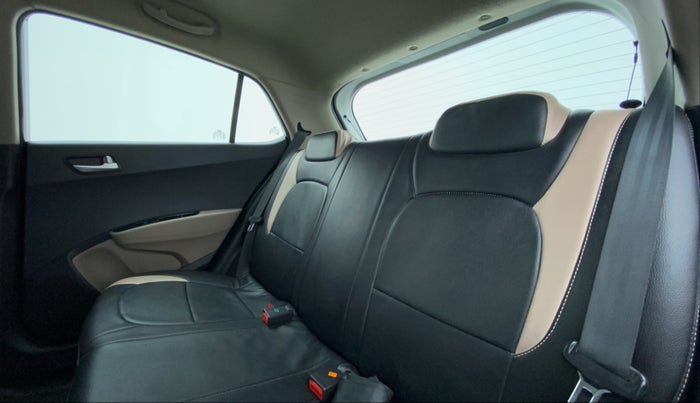 2017 Hyundai Grand i10 Sportz(O) 1.2 MT, Petrol, Manual, 35,500 km, Right Side Rear Door Cabin