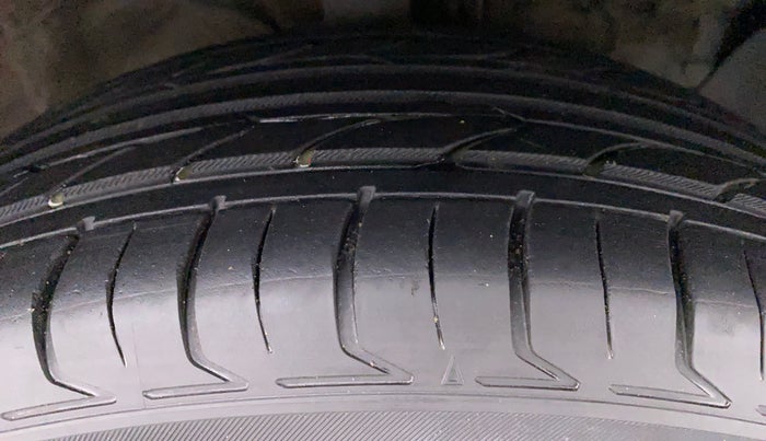 2017 Hyundai Creta 1.6 SX PLUS PETROL, Petrol, Manual, 49,210 km, Right Front Tyre Tread