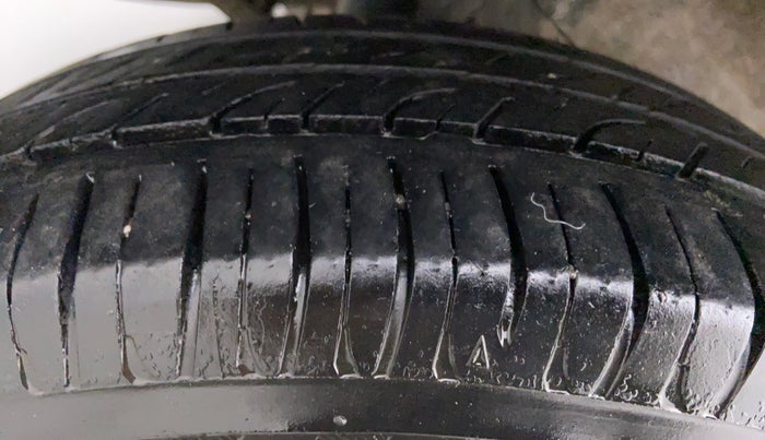 2014 Maruti Wagon R 1.0 VXI, Petrol, Manual, 63,214 km, Right Rear Tyre Tread