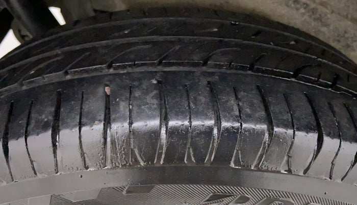 2014 Maruti Wagon R 1.0 VXI, Petrol, Manual, 63,214 km, Left Front Tyre Tread
