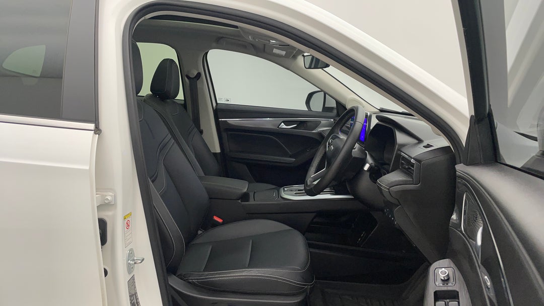 2024 GWM Haval Jolion Ultra Hybrid, Automatic, 17707 km, Right Side Front Door Cabin View