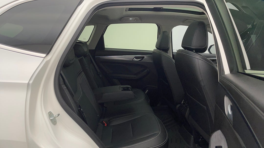 2024 GWM Haval Jolion Ultra Hybrid, Automatic, 17707 km, Right Side Rear Door Cabin View
