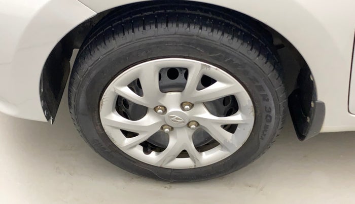 2017 Hyundai Grand i10 MAGNA 1.2 KAPPA VTVT, Petrol, Manual, 23,937 km, Left front tyre - Minor crack