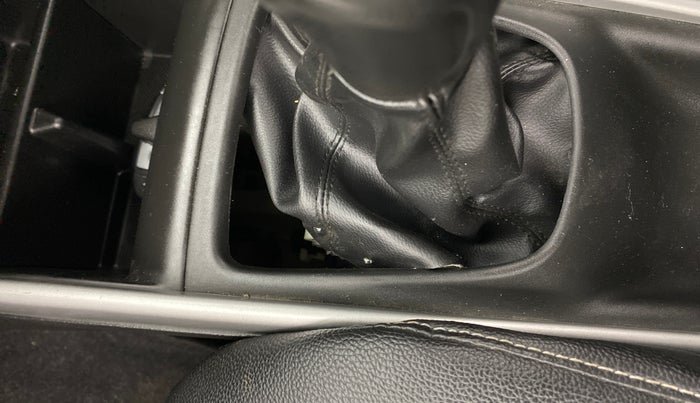 2018 Maruti Baleno ZETA PETROL 1.2, Petrol, Manual, 59,126 km, Gear lever - Boot Cover minor damage