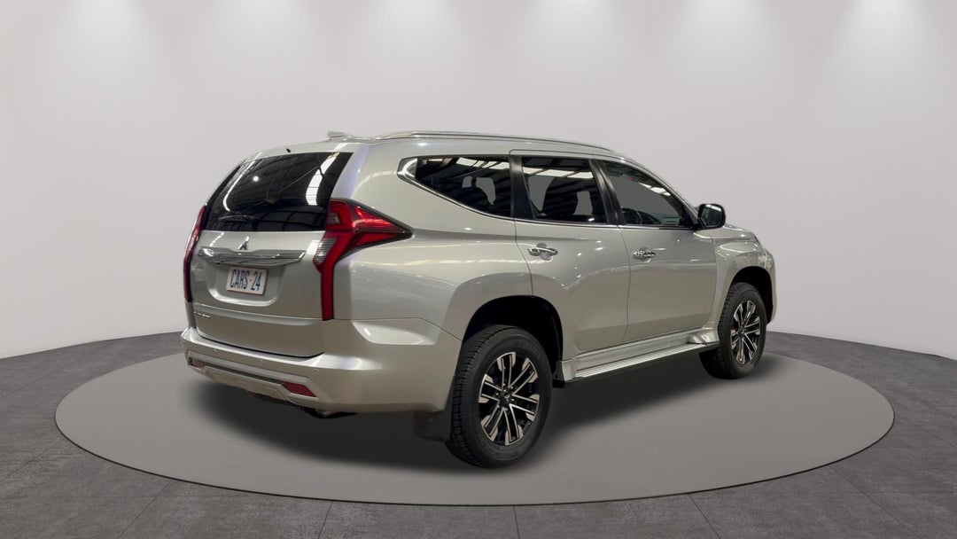 Right Back Diagonal (45- Degree) View