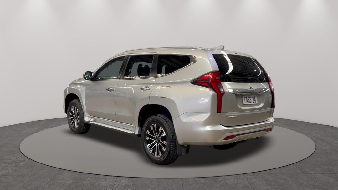 Left Back Diagonal (45- Degree) View