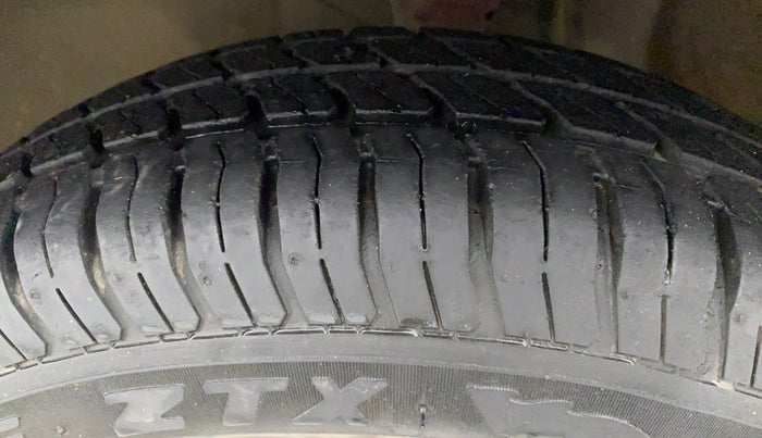 2011 Maruti Alto LXI, Petrol, Manual, 23,303 km, Left Front Tyre Tread