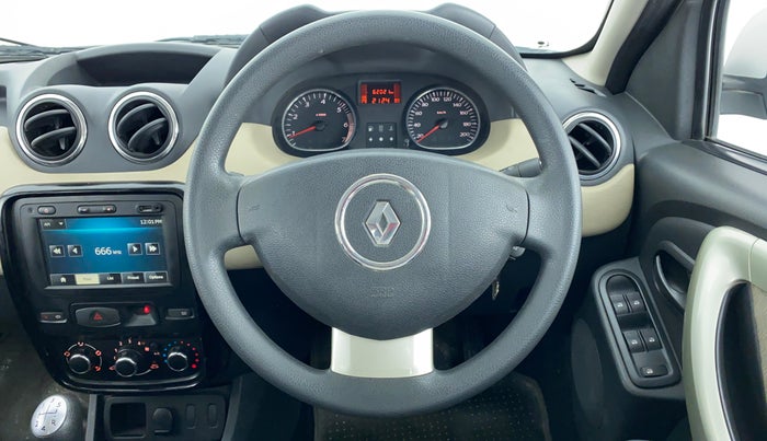 2014 Renault Duster 85 PS RXL OPT, Diesel, Manual, 61,943 km, Steering Wheel Close Up