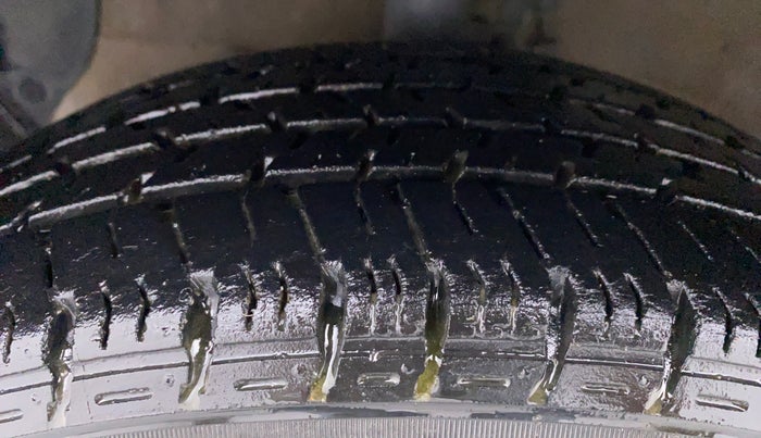 2013 Hyundai Grand i10 ASTA 1.2 VTVT, Petrol, Manual, 30,018 km, Left Front Tyre Tread