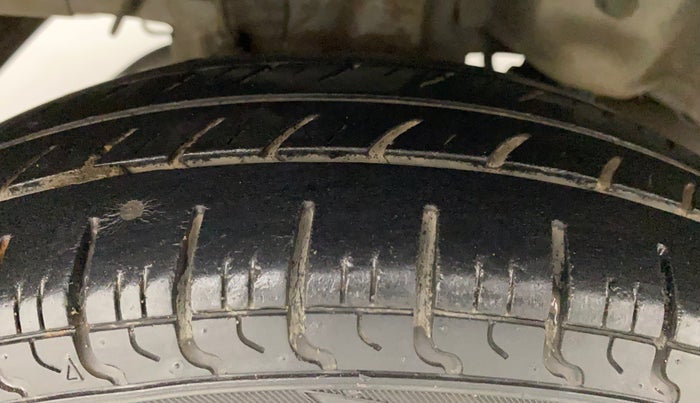 2014 Hyundai Eon ERA +, Petrol, Manual, 29,248 km, Right Rear Tyre Tread