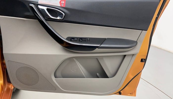 2018 Tata Tiago XZA 1.2 REVOTRON, Petrol, Automatic, 15,714 km, Driver Side Door Panels Control
