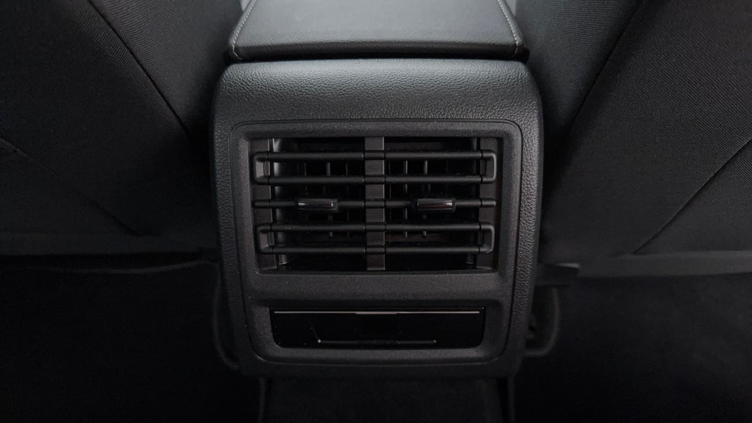 2022 Volkswagen Golf 110tsi Life, Automatic, 44537 km, Rear A/C Vent