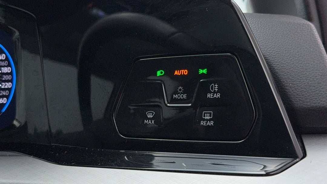 2022 Volkswagen Golf 110tsi Life, Automatic, 44537 km, Utility Switches/Buttons