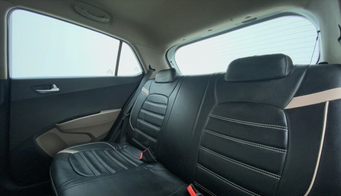 2016 Hyundai Grand i10 SPORTZ 1.2 KAPPA VTVT, Petrol, Manual, 40,381 km, Right Side Rear Door Cabin