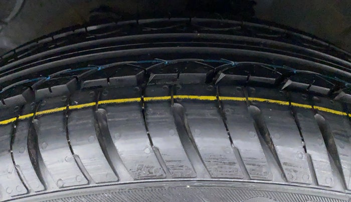 2014 Hyundai Grand i10 SPORTZ 1.2 KAPPA VTVT, Petrol, Manual, 26,986 km, Left Front Tyre Tread