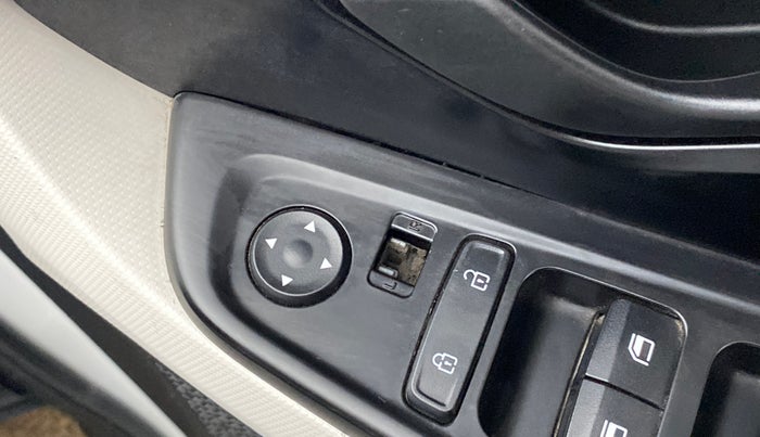 2021 Hyundai Creta EX 1.5 DIESEL, Diesel, Manual, 11,602 km, Left rear-view mirror - ORVM switch has minor damage
