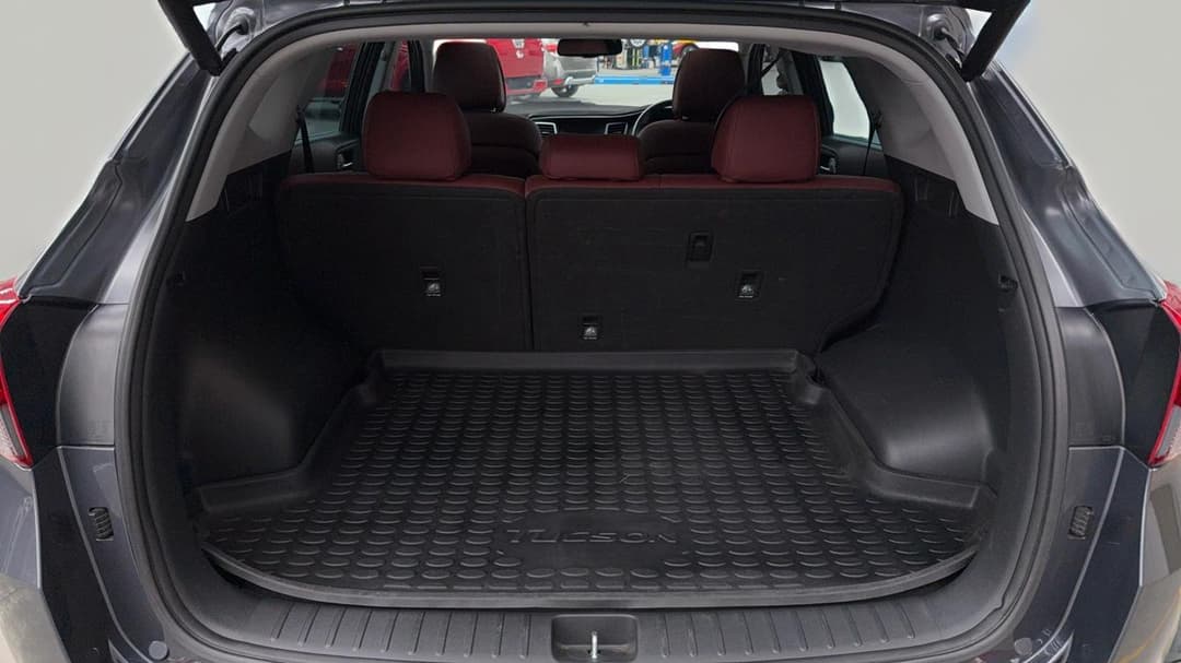 2018 Hyundai Tucson Highlander (AWD) Red, Automatic, 71783 km, Boot Inside View