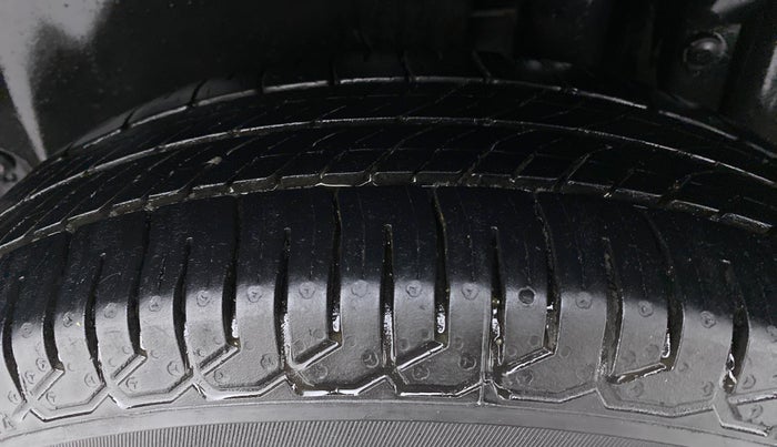 2017 Maruti Swift VXI, Petrol, Manual, 69,895 km, Left Rear Tyre Tread