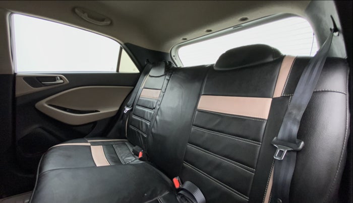 2015 Hyundai Elite i20 SPORTZ (O) 1.4, Diesel, Manual, 66,266 km, Right Side Rear Door Cabin