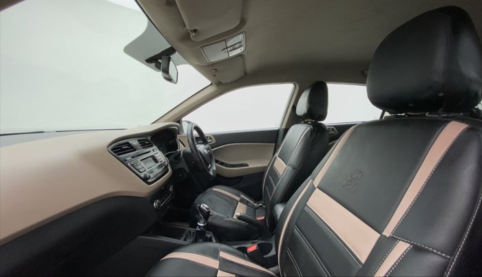 2015 Hyundai Elite i20 SPORTZ (O) 1.4, Diesel, Manual, 66,266 km, Right Side Front Door Cabin