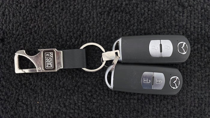 MAZDA CX 5-Key Close-up