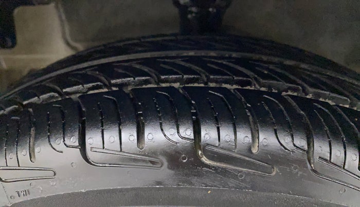 2013 Hyundai Eon ERA +, Petrol, Manual, 1,03,462 km, Left Front Tyre Tread