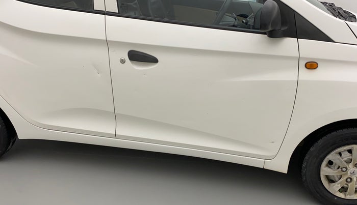 2013 Hyundai Eon ERA +, Petrol, Manual, 1,03,462 km, Driver-side door - Minor scratches