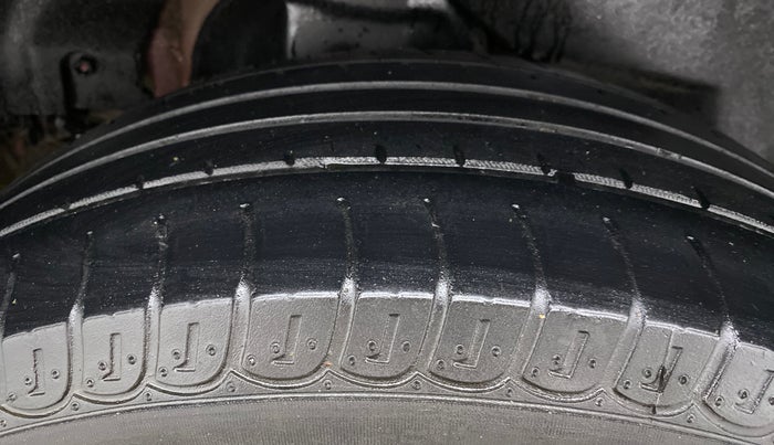 2019 Mahindra XUV500 W9, Diesel, Manual, 32,964 km, Right Rear Tyre Tread