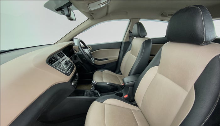 2015 Hyundai Elite i20 SPORTZ (O) 1.4, Diesel, Manual, 70,503 km, Right Side Front Door Cabin
