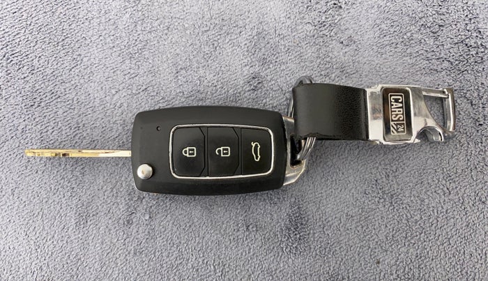 2015 Hyundai Eon MAGNA +, CNG, Manual, 43,489 km, Key Close Up