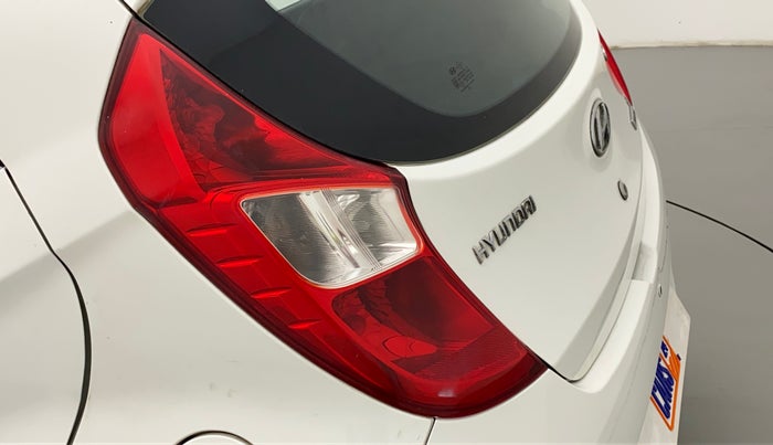 2015 Hyundai Eon MAGNA +, CNG, Manual, 43,489 km, Left tail light - Minor scratches