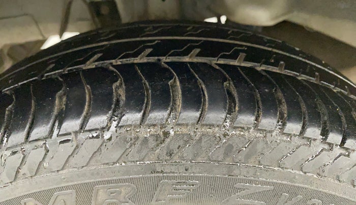 2015 Hyundai Eon MAGNA +, CNG, Manual, 43,489 km, Right Rear Tyre Tread
