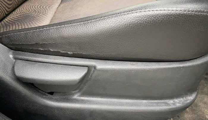 2015 Hyundai Eon MAGNA +, CNG, Manual, 43,489 km, Driver Side Adjustment Panel