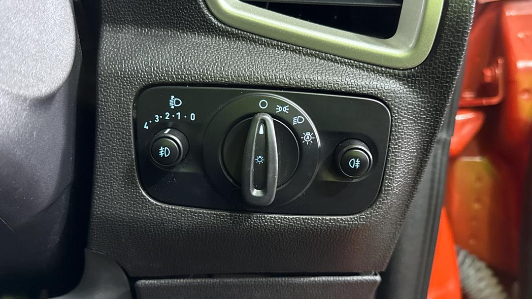 2015 Ford Ecosport Titanium 1.5, Automatic, 145479 km, Utility Switches/Buttons