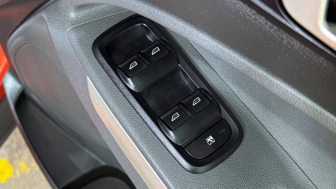 2015 Ford Ecosport Titanium 1.5, Automatic, 145479 km, Drivers Side Door Panel Controls
