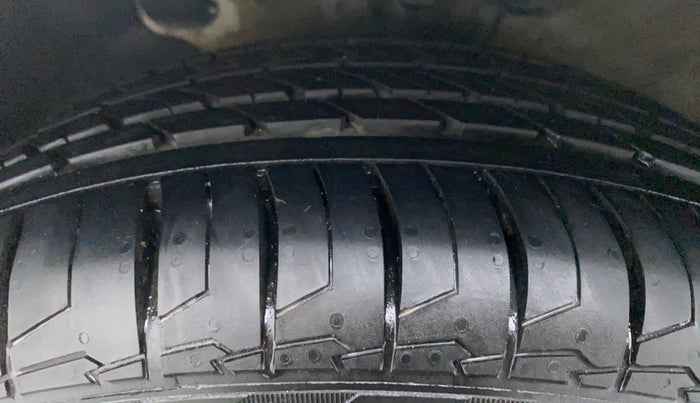 2017 Hyundai Verna 1.6 SX VTVT, Petrol, Manual, 49,592 km, Left Front Tyre Tread