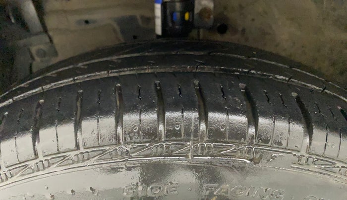 2014 Maruti Swift Dzire VXI, Petrol, Manual, 95,725 km, Left Front Tyre Tread