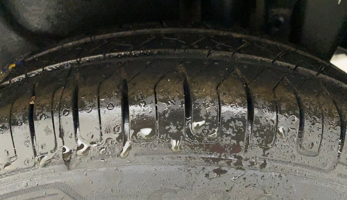 2014 Maruti Swift Dzire VXI, Petrol, Manual, 95,725 km, Left Rear Tyre Tread