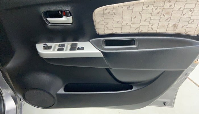 2013 Maruti Wagon R 1.0 VXI, Petrol, Manual, 40,238 km, Driver Side Door Panels Controls