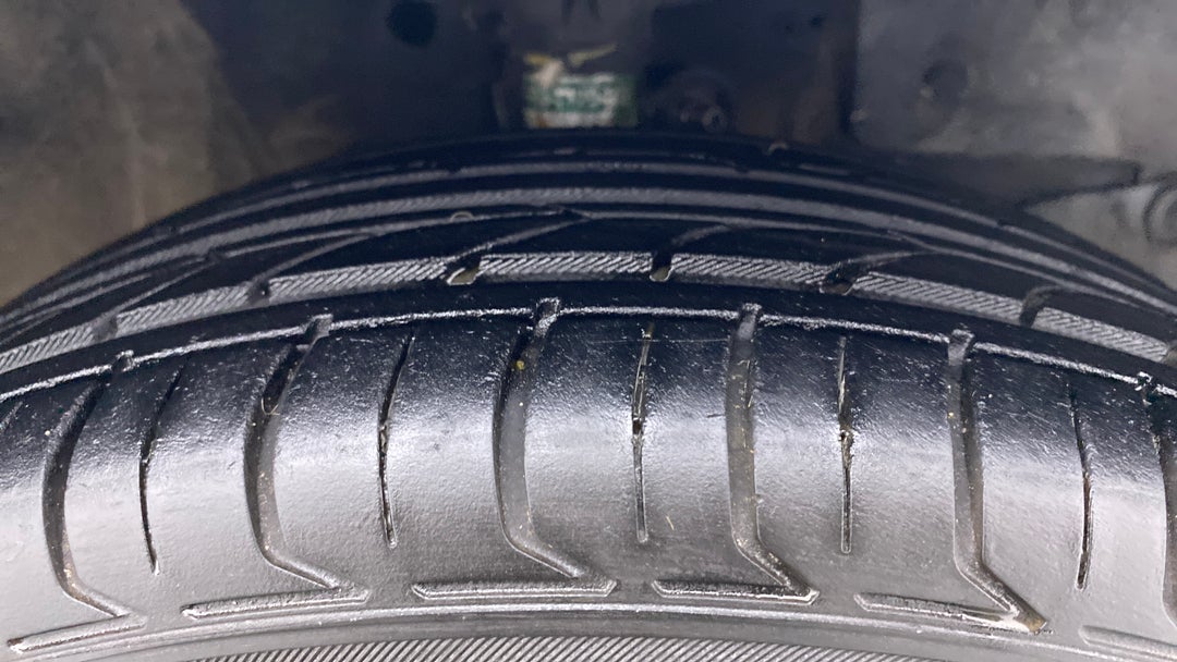Right Front Tyre Tread
