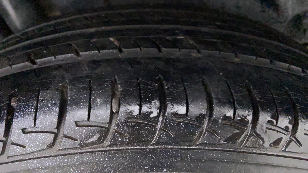Right Front Tyre Tread